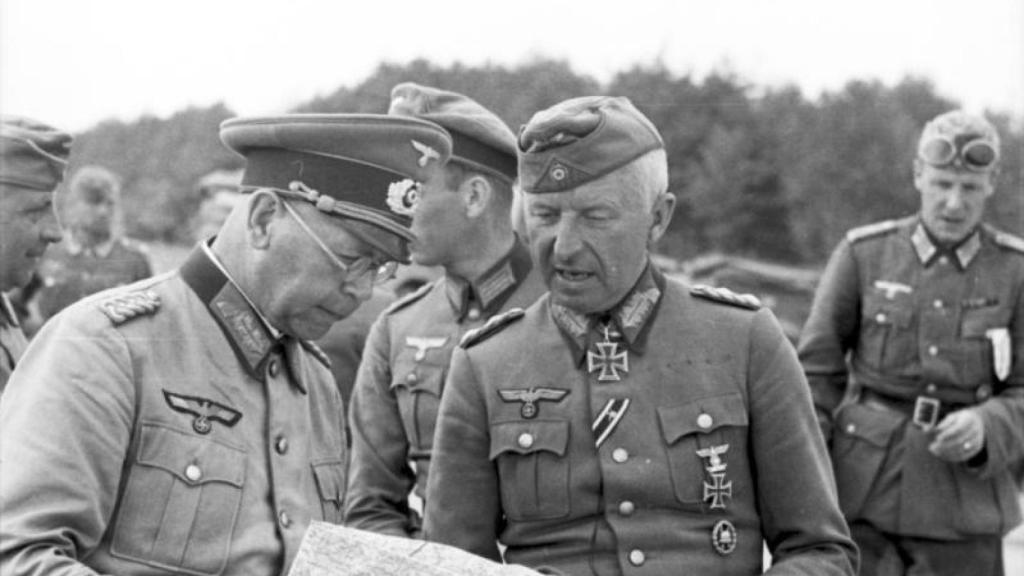 Erich von Manstein junto al general Erich Brandenberger fotografiados un día antes del inicio de la Operación Barbarroja.