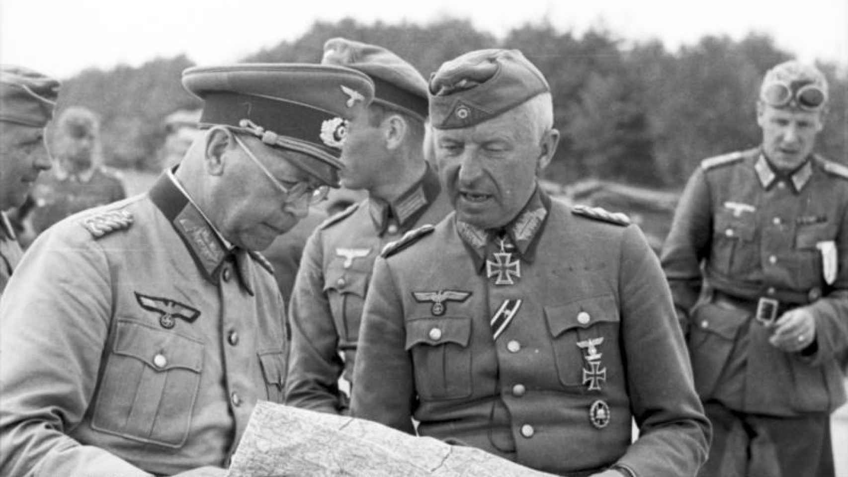 Erich von Manstein junto al general Erich Brandenberger fotografiados un día antes del inicio de la Operación Barbarroja.