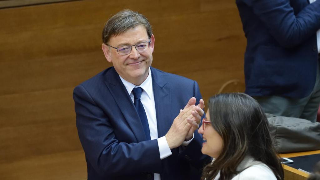 Ximo Puig y Mónica Oltra, en 'Les Corts Valencianes'. EE