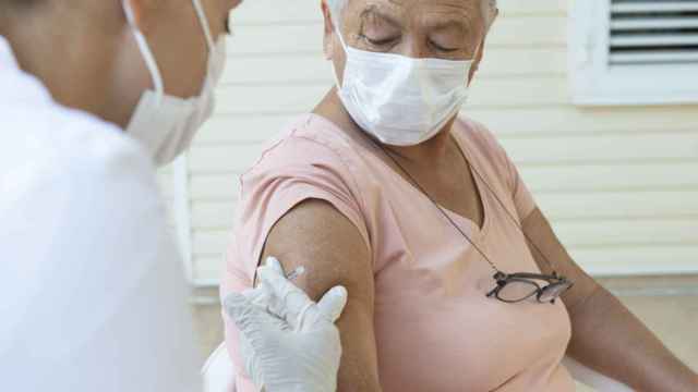 La campaña antigripe ha vacunado a 845.000 madrileños en un mes