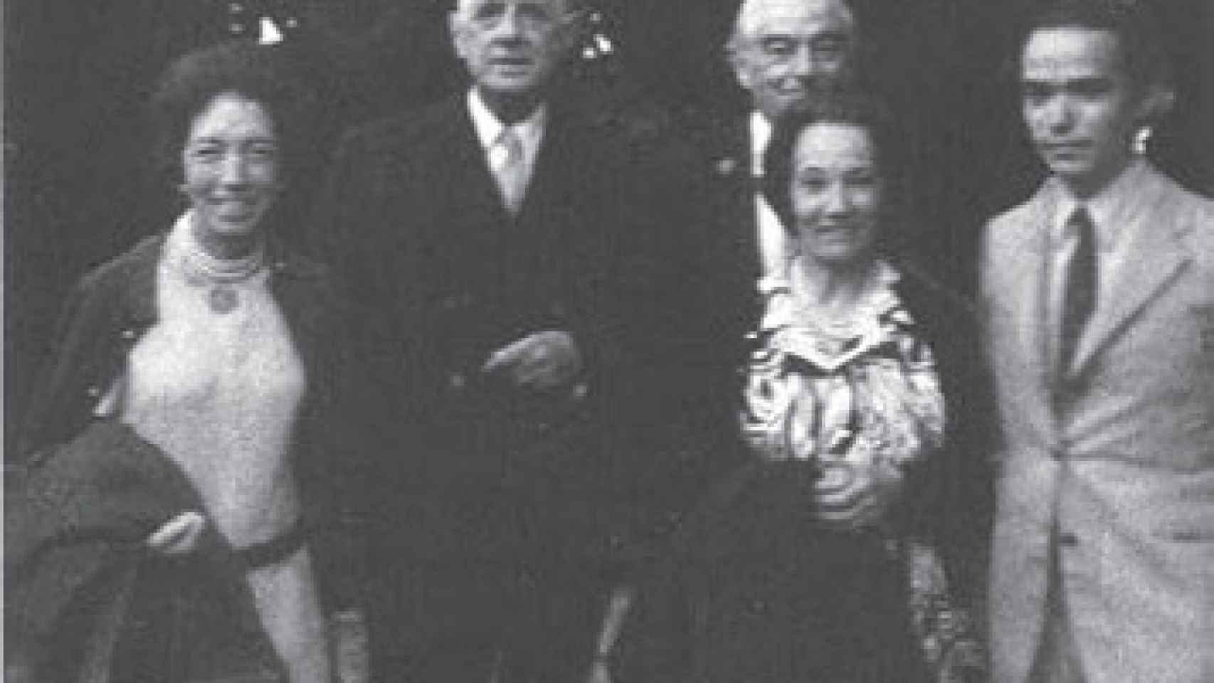 En el centro, el general De Gaulle; a la derecha, Gregorio Marañón y Bertrán de Lis.