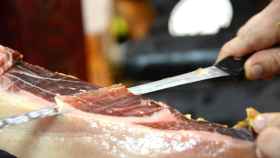 Guía completa para cortar un jamón ibérico