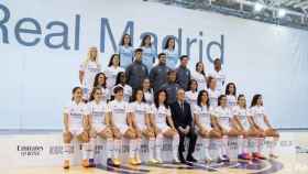 La primera foto oficial del Real Madrid Femenino y Florentino Pérez