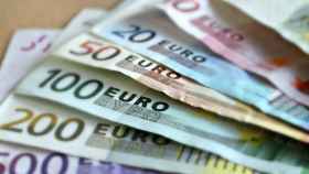 Imagen de archivo de unos billetes de euro.