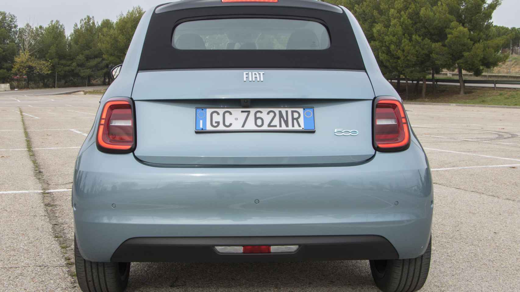 El 500e es el primer coche de FCA (Fiat y Jeep) que recibe la nueva plataforma de electrificación.