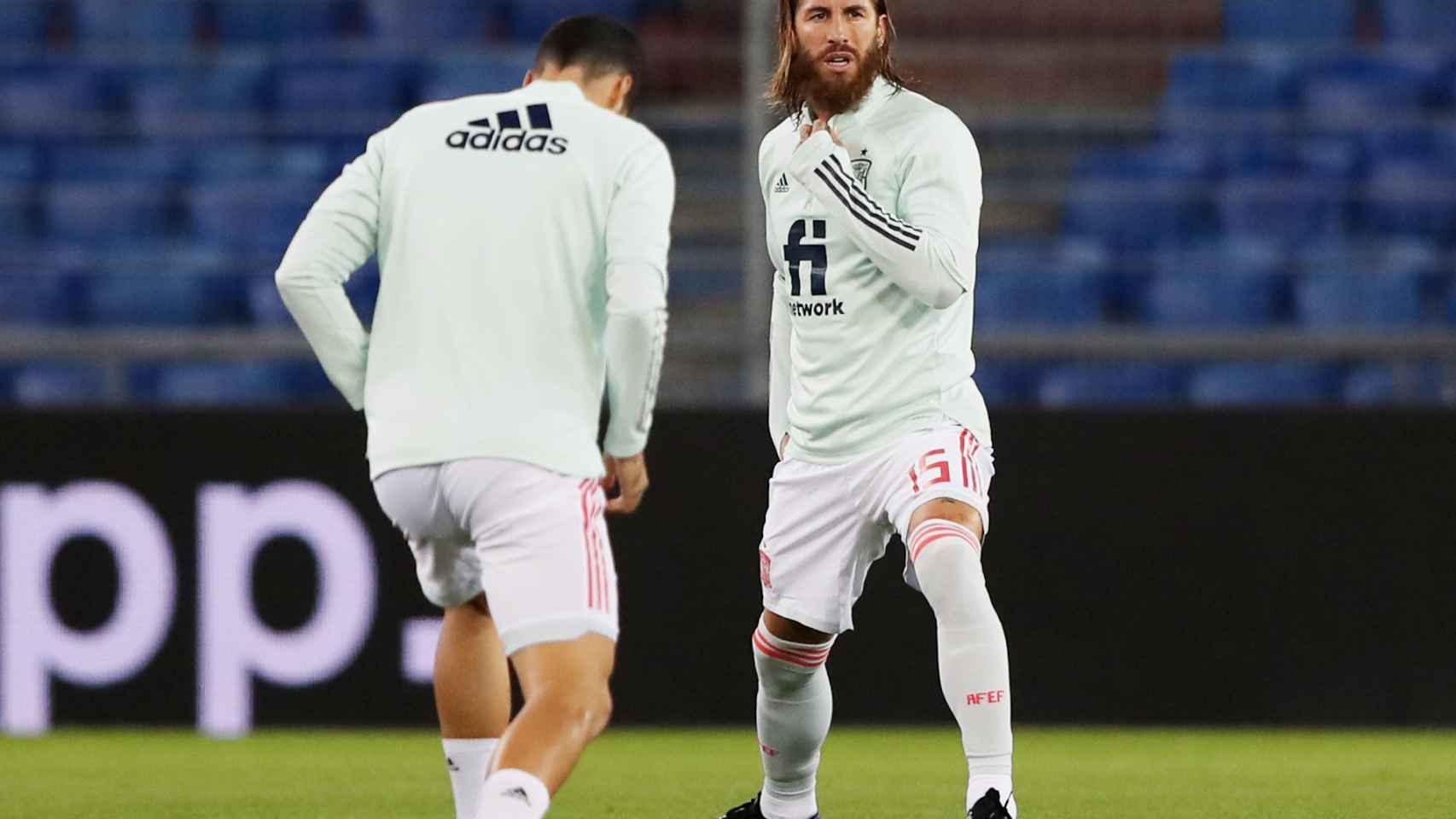 Sergio Ramos calienta antes del Suiza - España de la UEFA Nations League