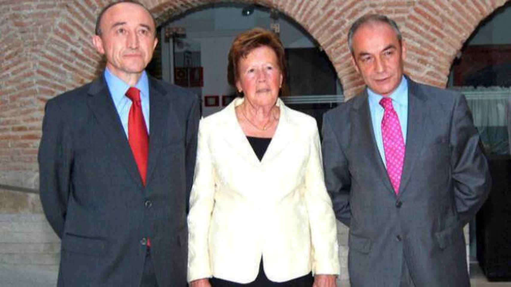 Argimira González junto Fernando Lamata y Francisco Rivas en una imagen de archivo (COPE)