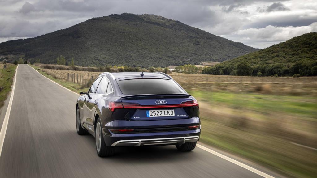 Este modelo se caracteriza por tener una silueta en forma de SUV coupé.