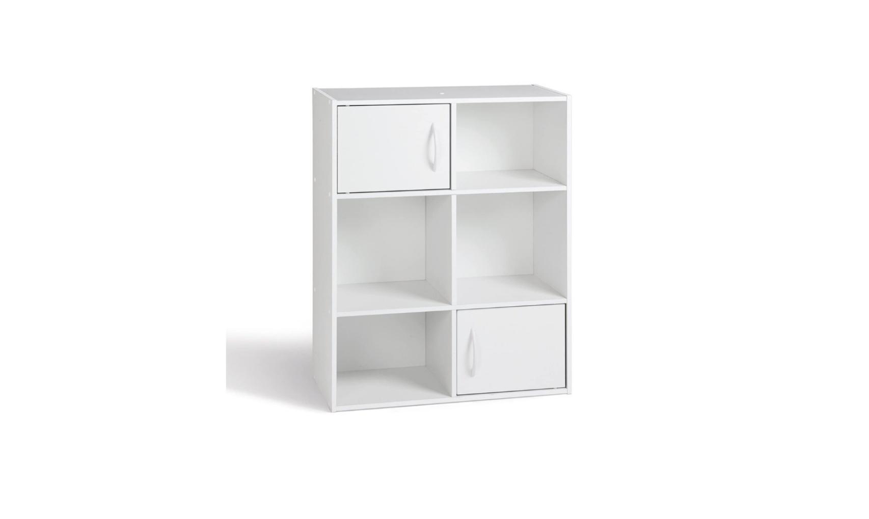 Estantería con puertas
