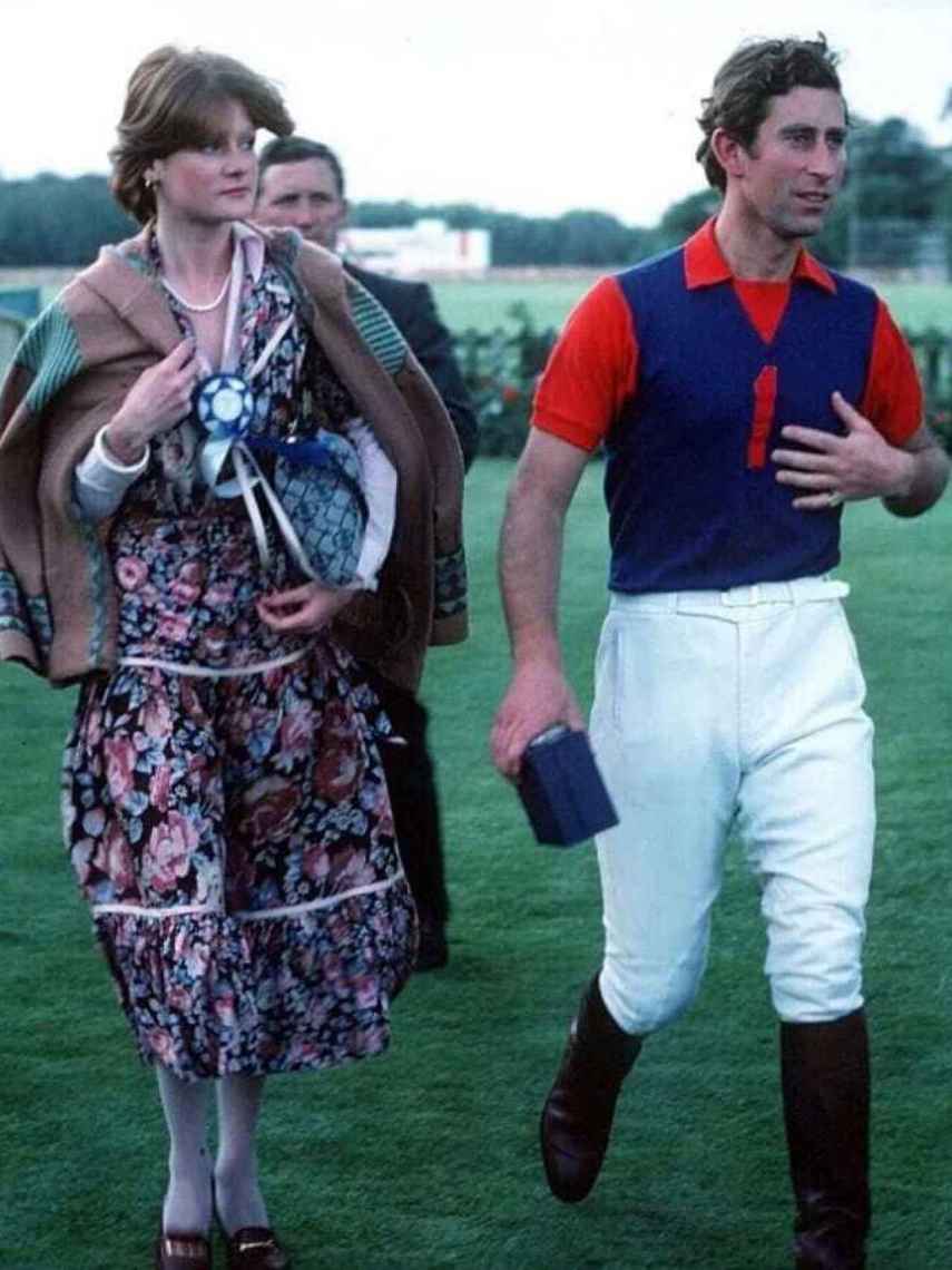 Lady Sara y el príncipe Carlos en un partido de polo a finales de los años 70.
