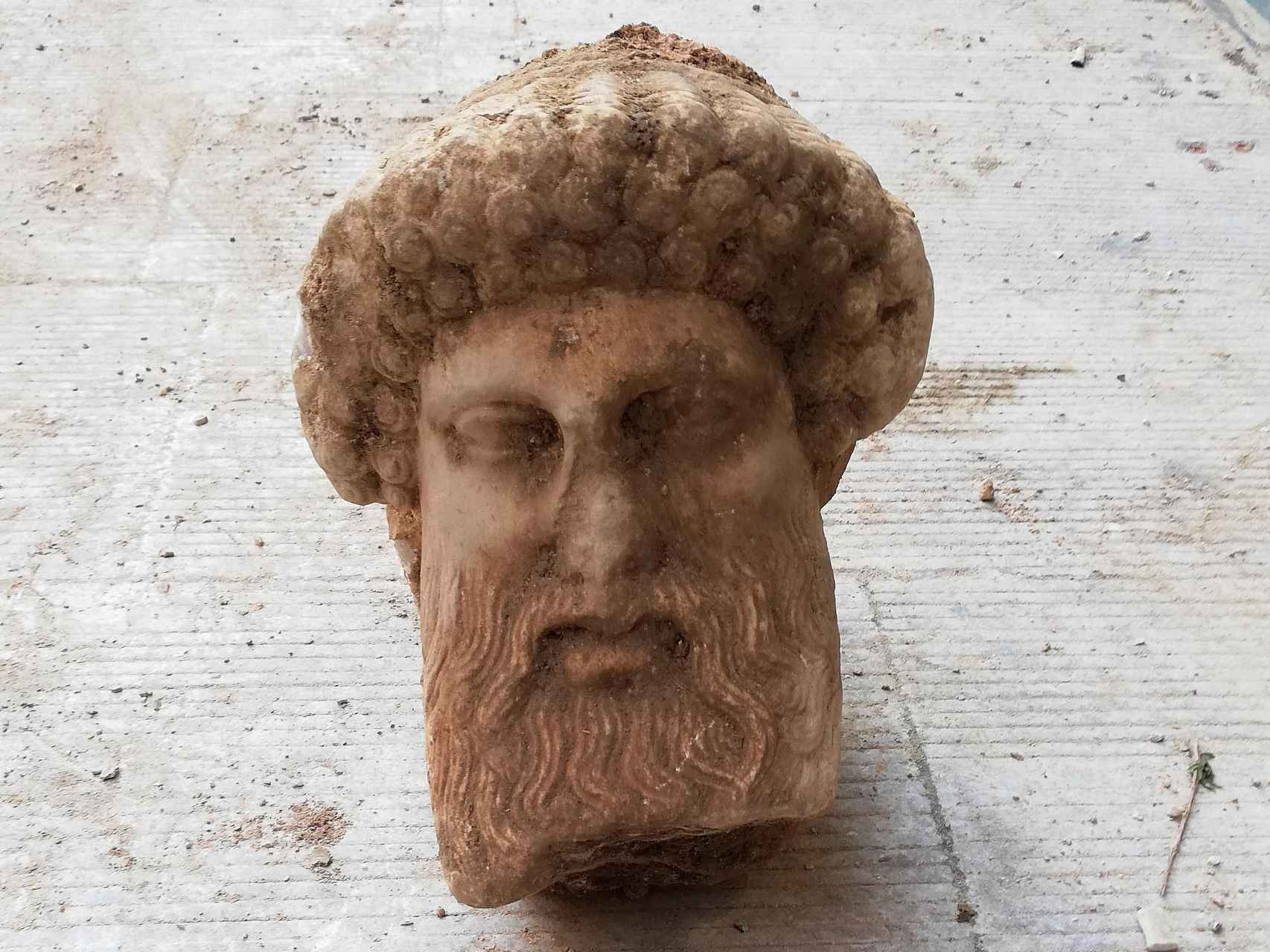 La cabeza del dios Hermes.