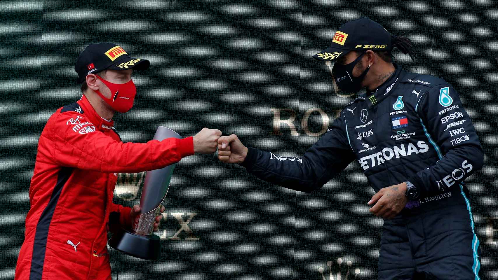 Hamilton y Vettel se felicitan en el GP de Turquía