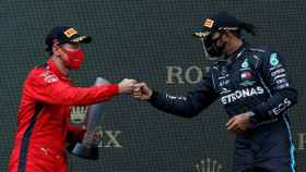 Hamilton y Vettel se felicitan en el GP de Turquía