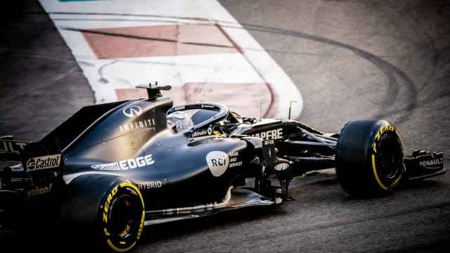 Fernando Alonso, rodando en Abu Dhabi con el Renault