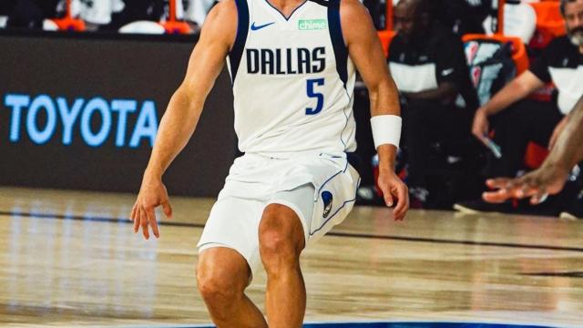 JJ Barea en un partido con los Dallas Mavericks