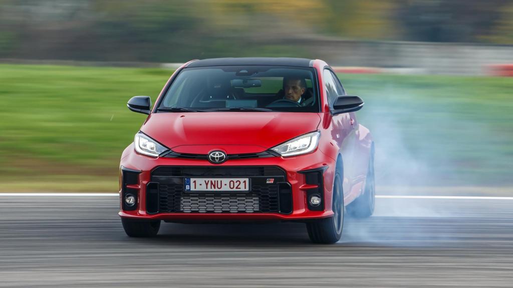El nuevo Toyota GR Yaris es un coche que destaca por su excelente comportamiento en circuito.