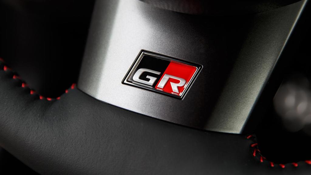 Detalle del volante del nuevo Toyota GR Yaris.