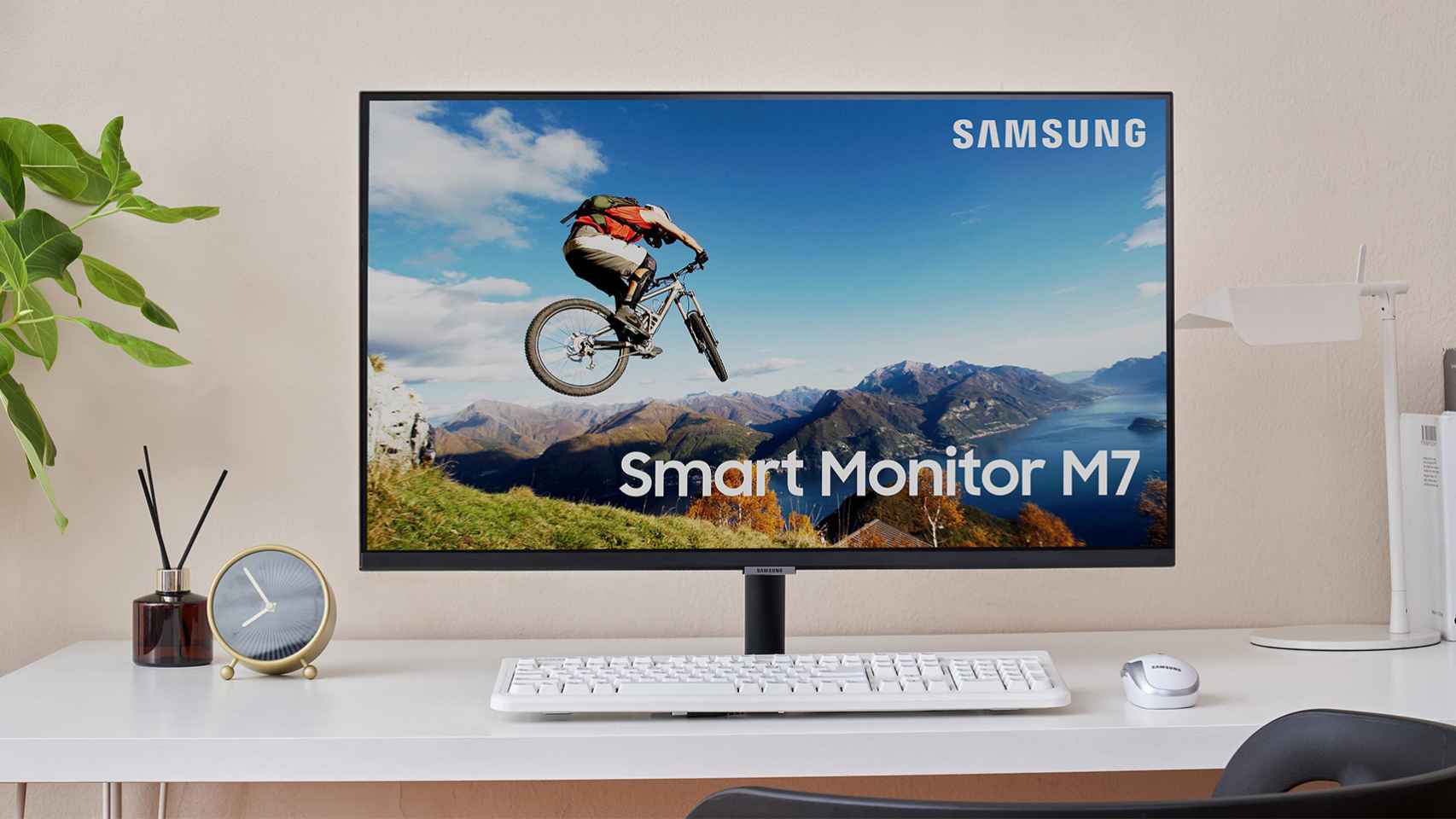 Este monitor 4K de 32 pulgadas es casi una smart TV y lo tienes por