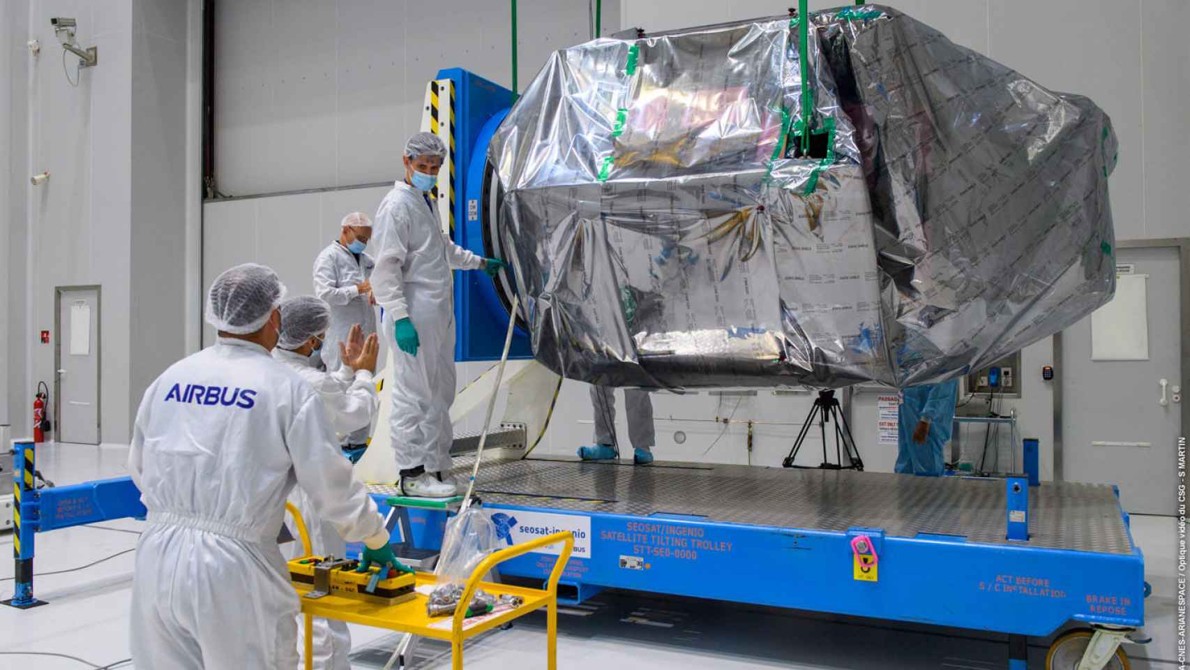 Satélite Ingenio llegando a las instalaciones de Arianespace