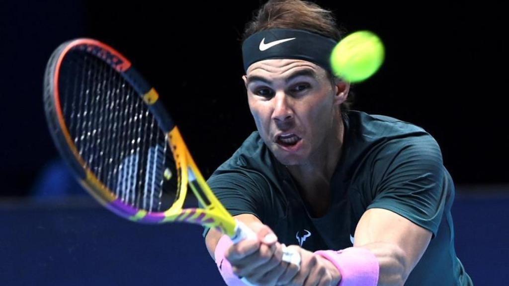 Nadal, golpeando un revés en el partido ante Rublev.