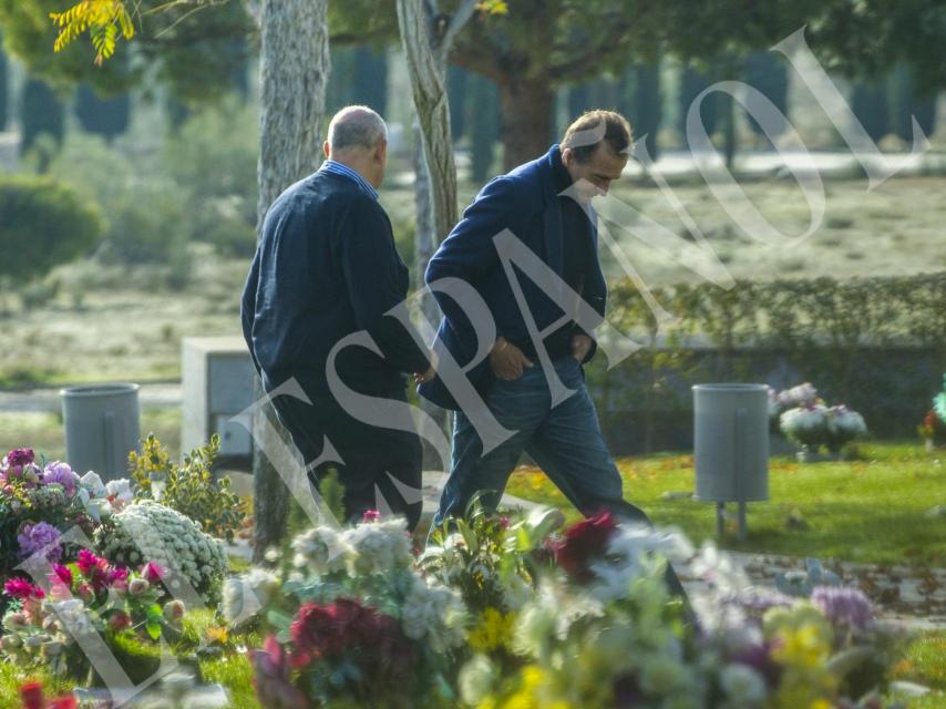 Alessandro Lequio acudió al cementerio con uno de sus amigos de mayor confianza.