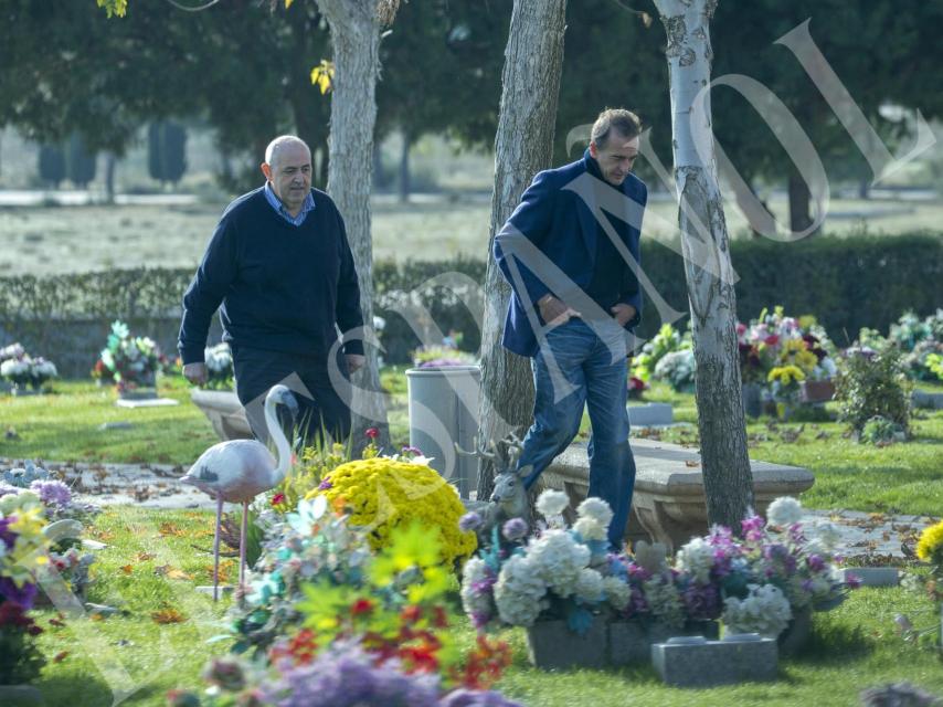 En completo silencio y muy afectado, el italiano rindió homenaje a su hijo.