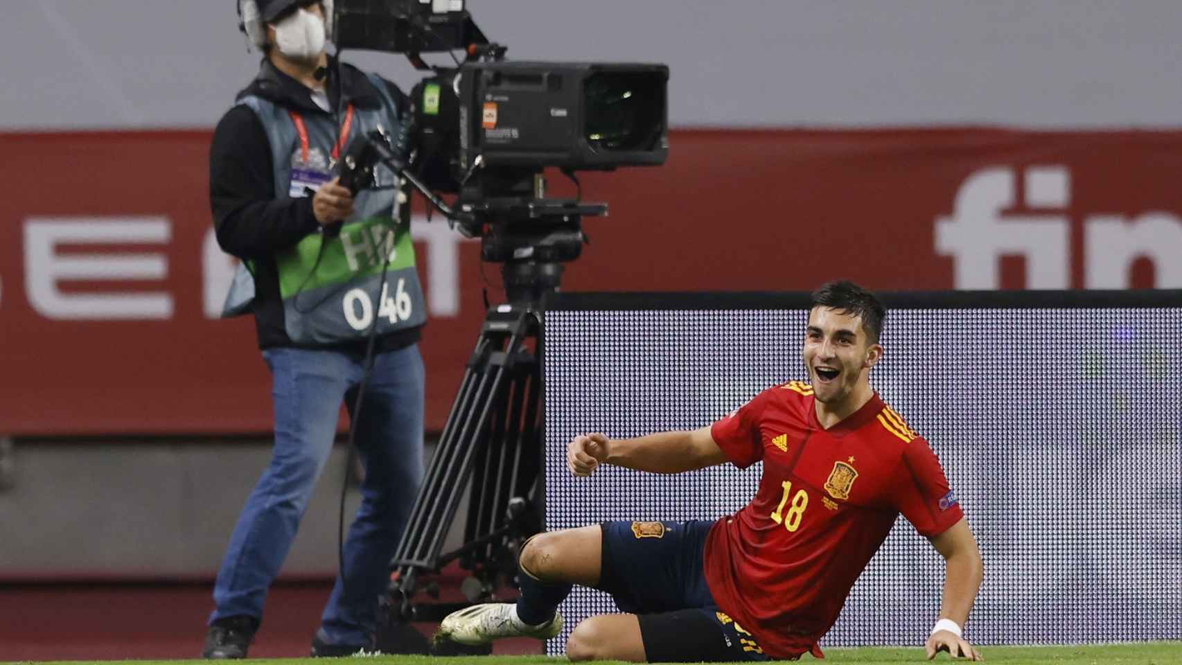 La celebración de Ferrán Torres del hat-trick en el España - Alemania de la UEFA Nations League