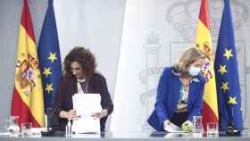 La ministra de Hacienda, María Jesús Montero, y la vicepresidenta y ministra de Asuntos Económicos, Nadia Calviño.