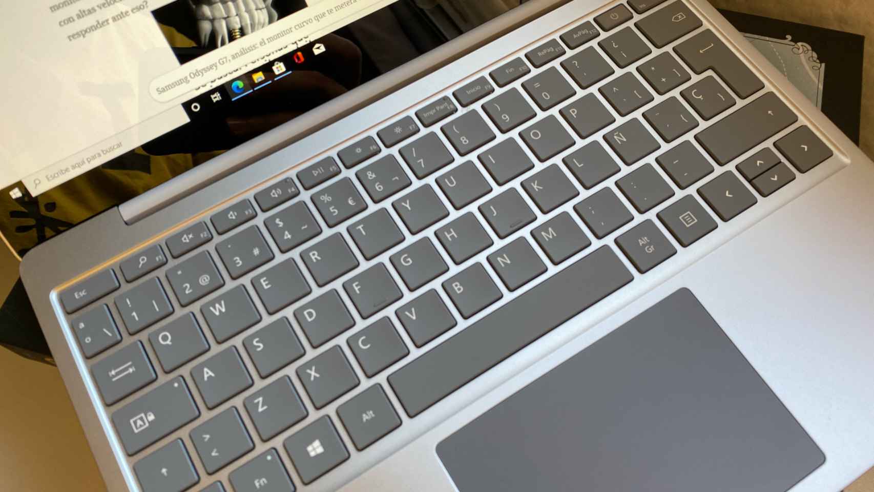 El teclado y el trackpad del Surface Laptop Go son más que aceptables