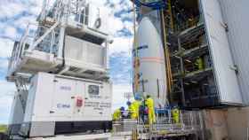 Preparativos para el lanzamiento del 'Ingenio' en el Puerto Espacial de Kurú, Guayana Francesa.