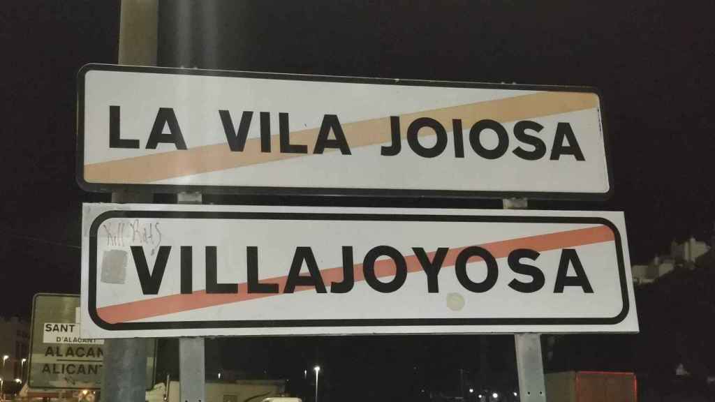 Cartel de carretera de Villajoyosa.
