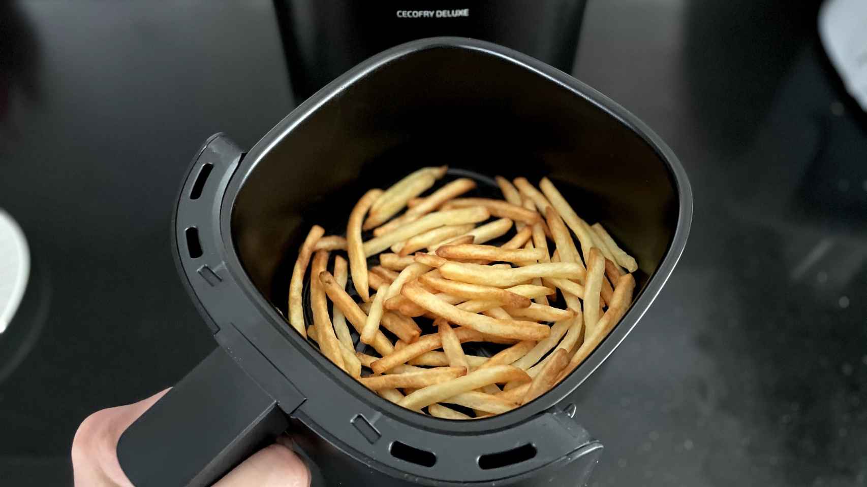 Patatas fritas en la freidora sin aceite de Cecotec