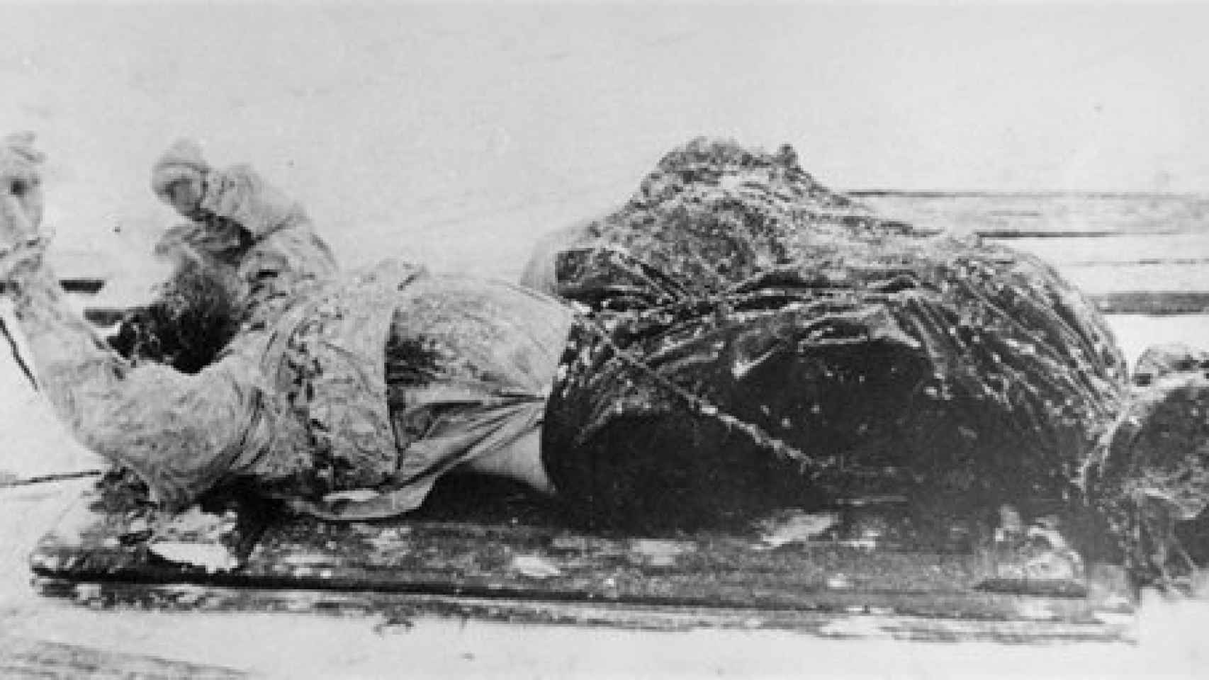 El cadáver de Rasputín en un trineo (1916).