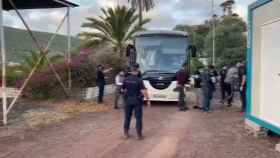 Traslado de inmigrantes al CATE de Barranco Seco (Gran Canaria).