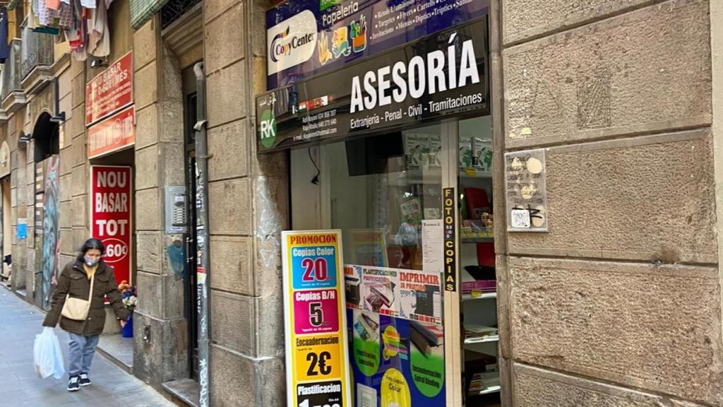 Tienda de móviles, locutorio y asesoría, todo en uno