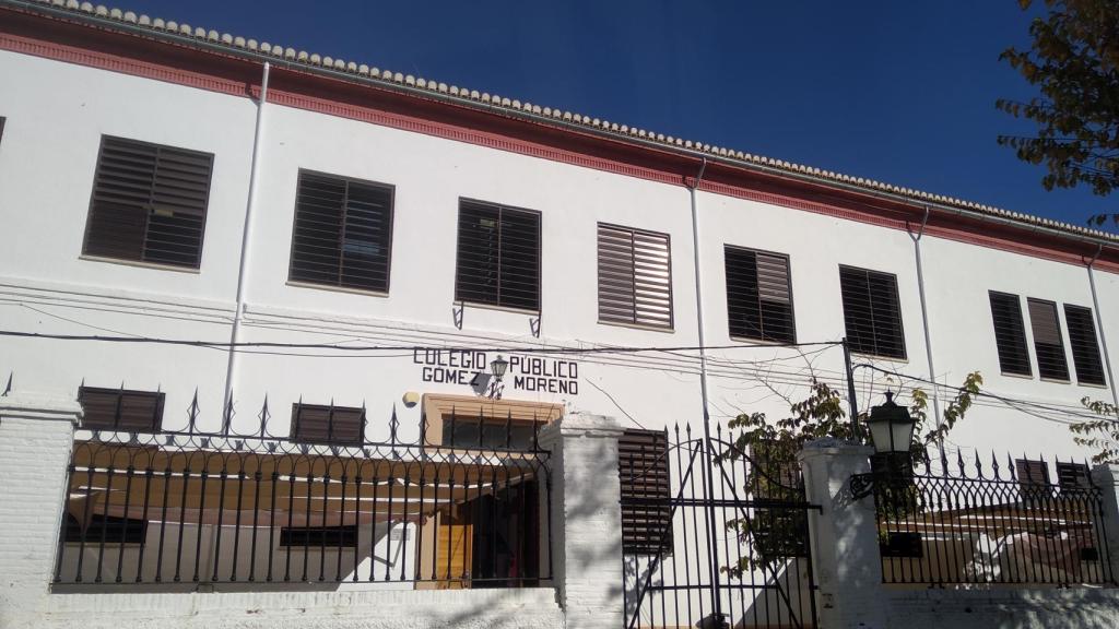 Fachada del Colegio Gómez Moreno en el barrio granadino del Albaicín.
