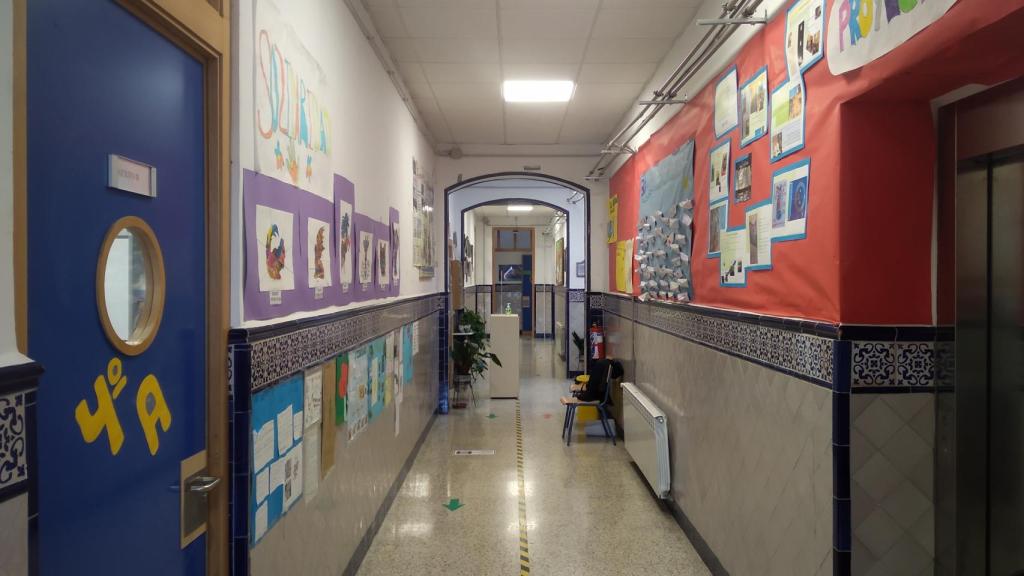 El Colegio Gómez Moreno tiene largos pasillos porque el edificio sobre el que se levanta data de 1915.