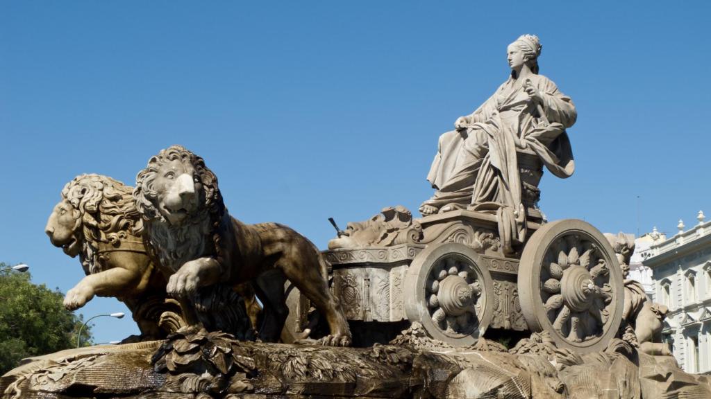 Recorremos los leones de Madrid… símbolos de EL ESPAÑOL y del Seat León