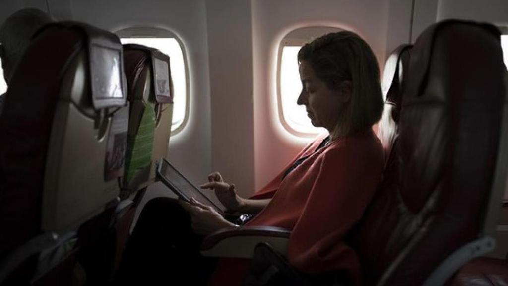 Ana Oramas, en uno de sus incontables viajes de avión a Madrid.