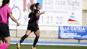 Asllani celebra su gol contra el Real Betis Féminas