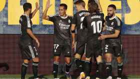 Los jugadores del Real Madrid celebran el gol de Mariano al Villarreal