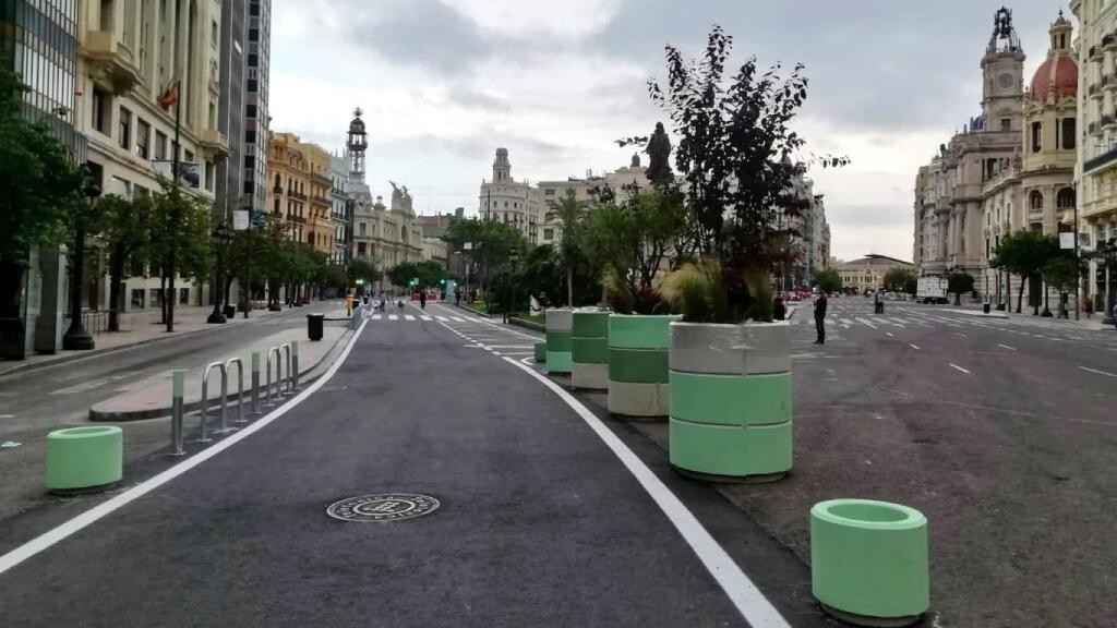 El proyecto para la peatonalización provisional de la Plaza Ayuntamiento Valencia corrió a cargo de La Paisatgeria. EE