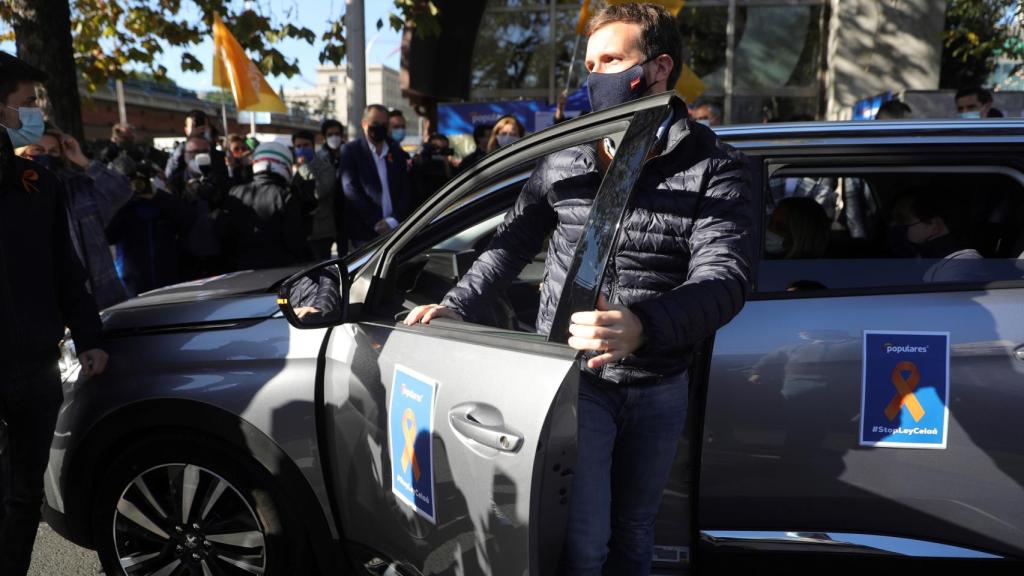 Pablo Casado a su llegada a la manifestación en Madrid.
