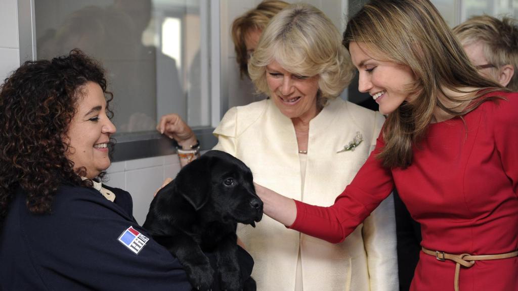 La reina Letizia y la duquesa de Cornualles en una imagen del año 2011.