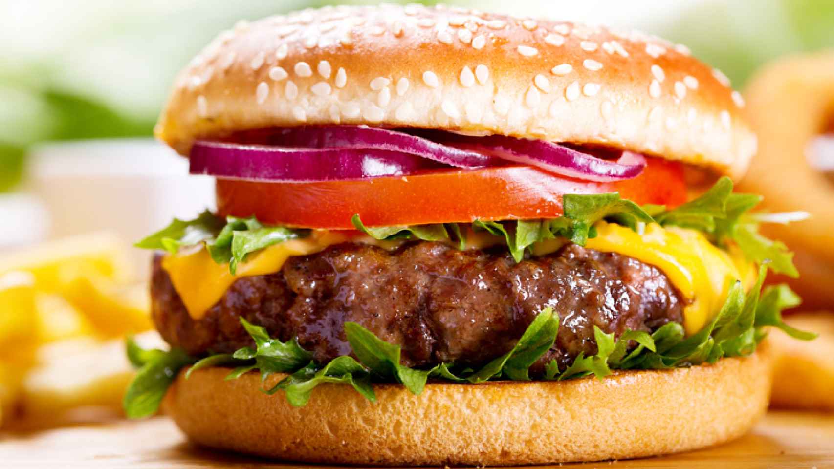 Cómo hacer la hamburguesa perfecta, según la tradición 'yankee'