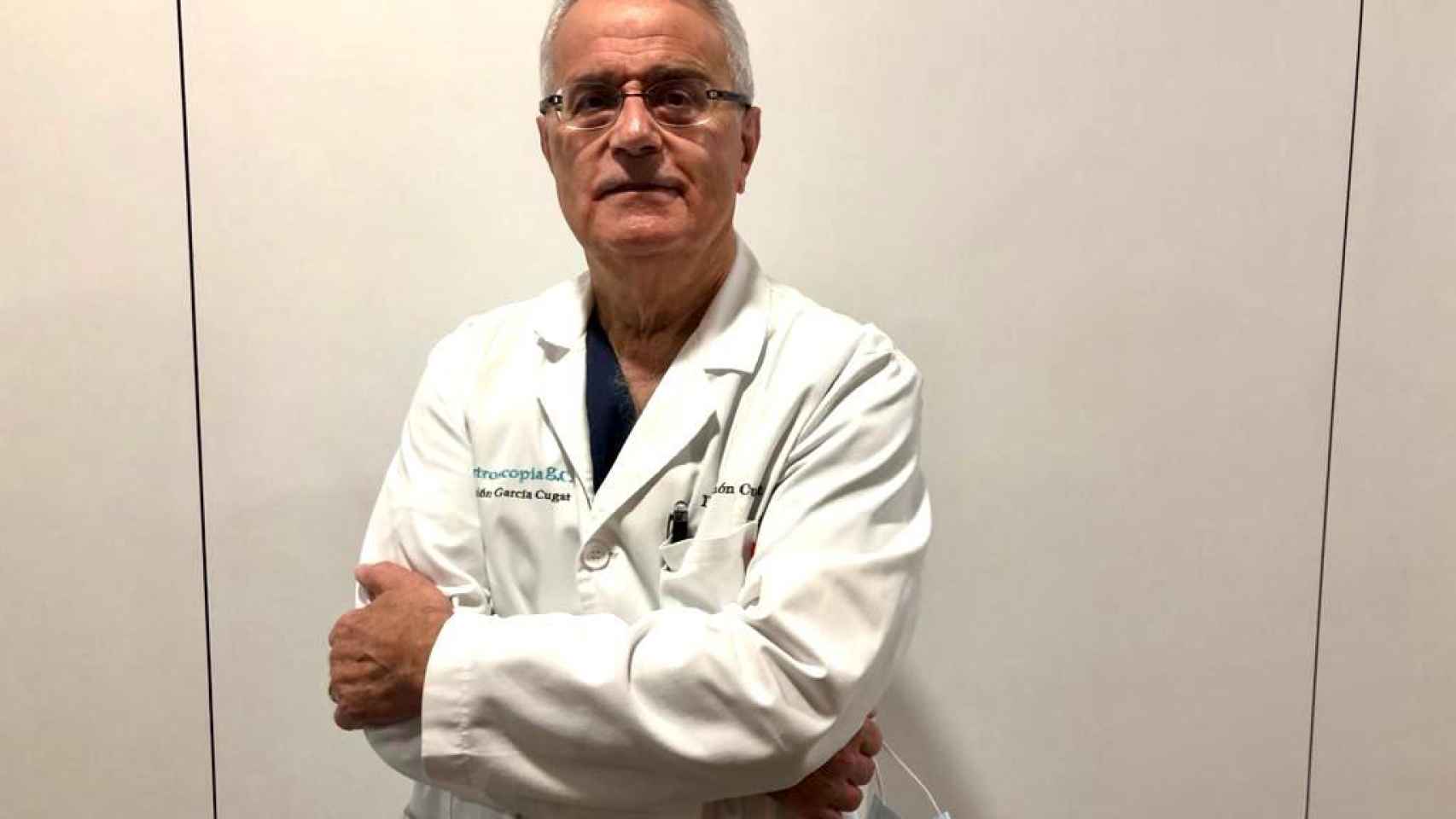 El doctor Ramón Cugat, en su clínica