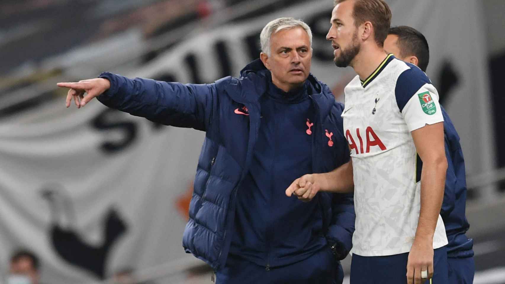 Mourinho y Kane, en un partido del Tottenham de la temporada 2020/2021