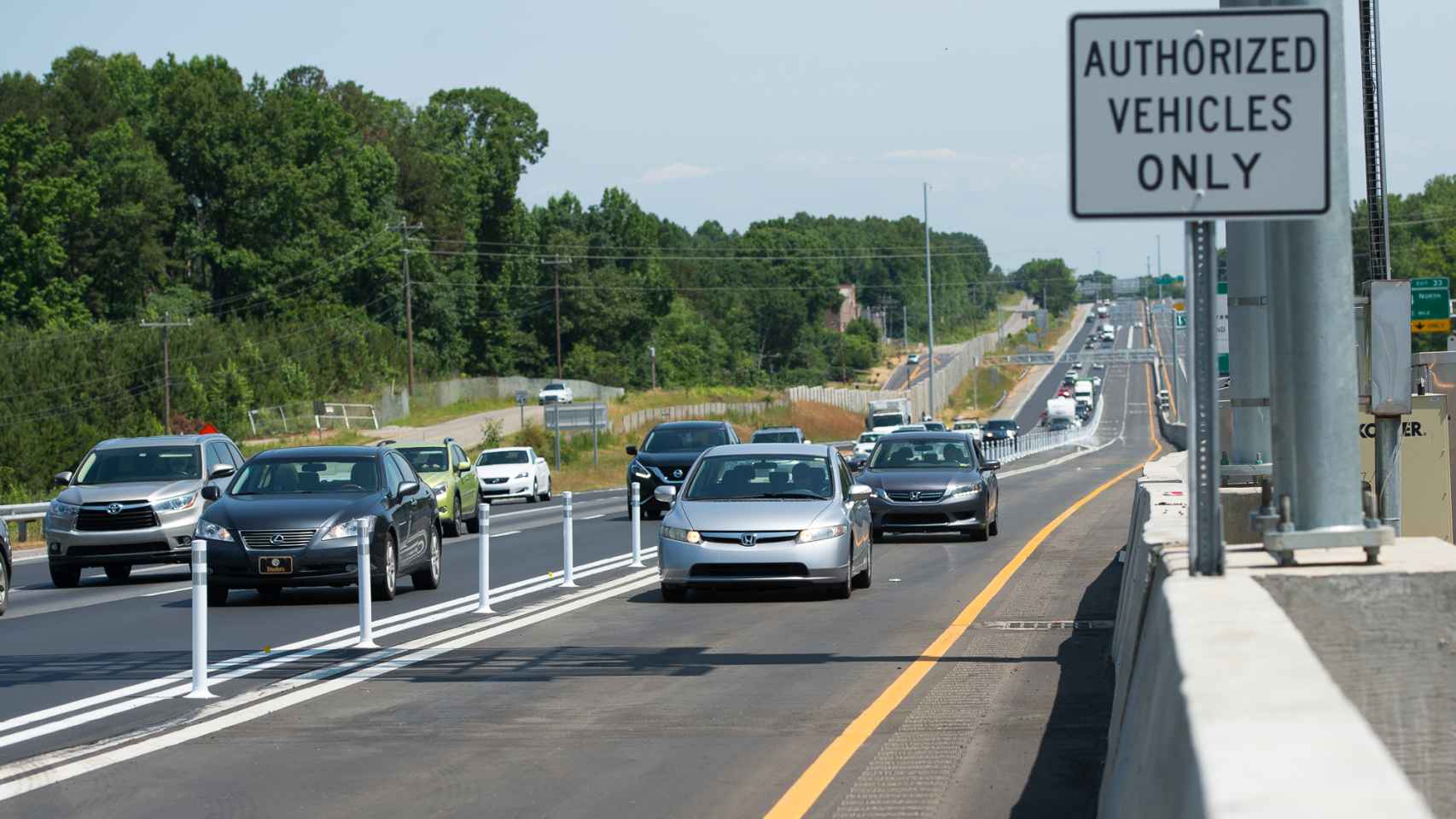 Imagen de la autopista estadounidense I-77 en Carolina del Norte (EE. UU.).