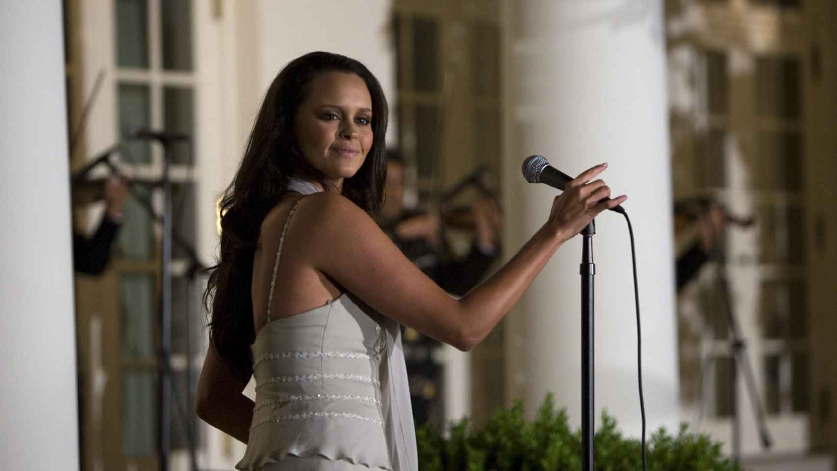 Shaila, cantando en los jardines de la Casa Blanca en 2008.