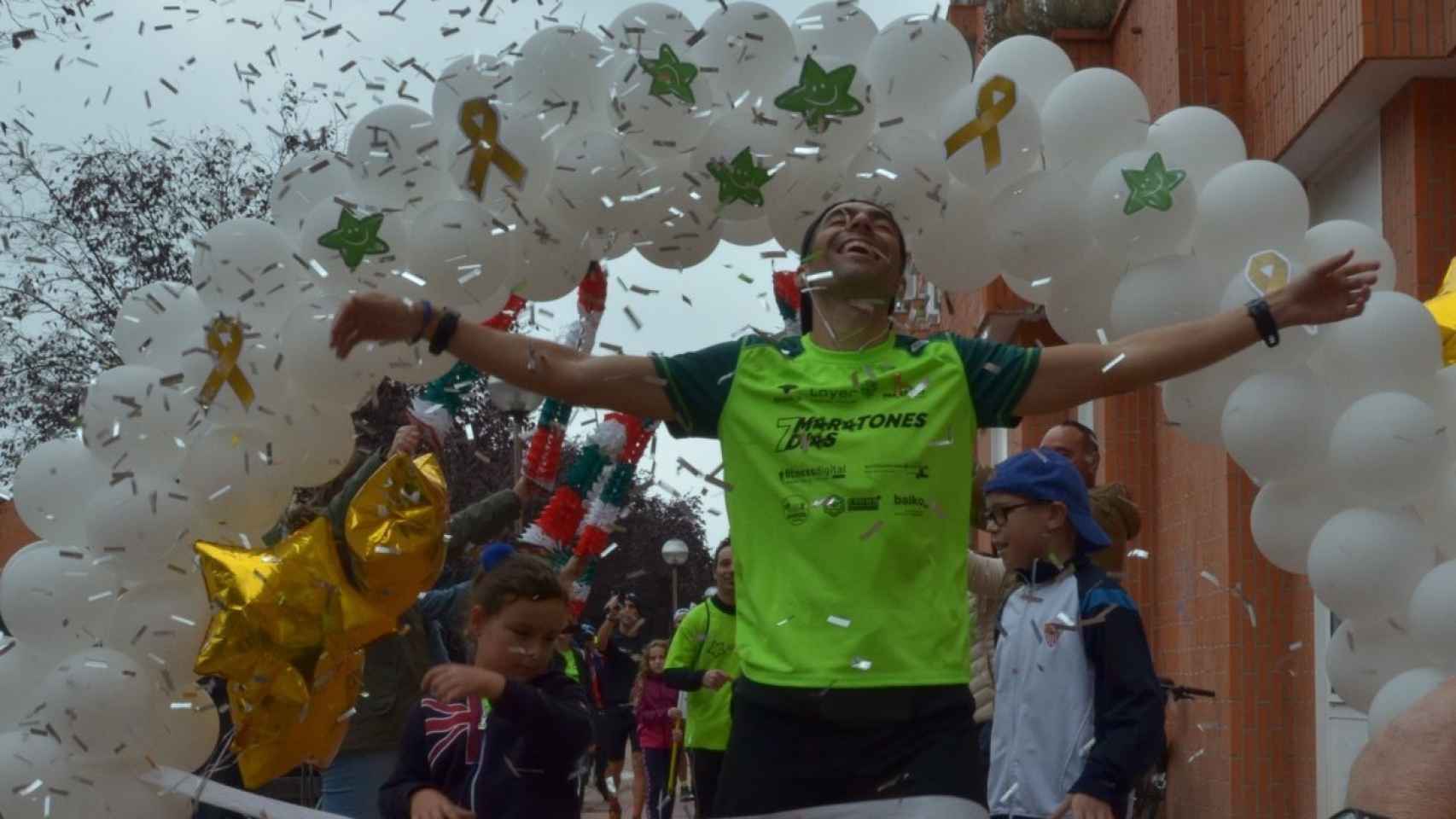 Raúl Pérez, tras completar el reto de las siete maratones para recaudar fondos para la lucha contra el cáncer infantil